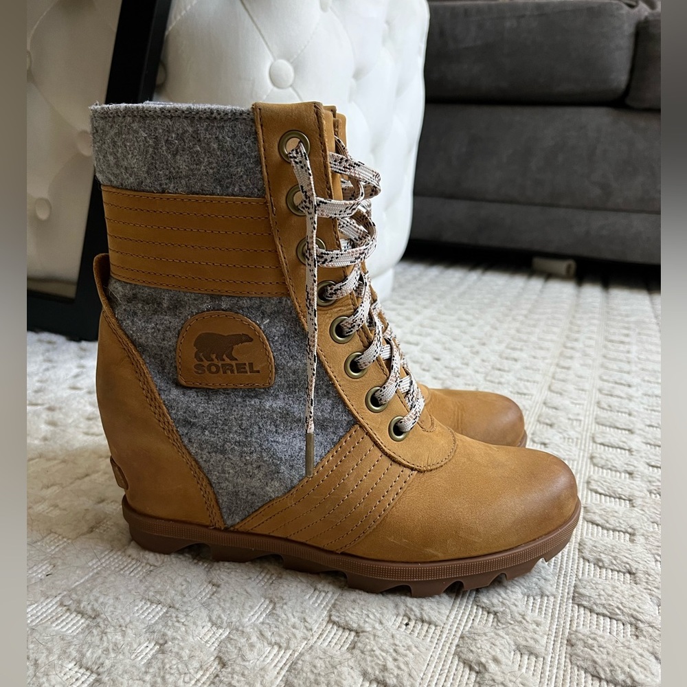 Sorel Joan of the arctic wedge boot